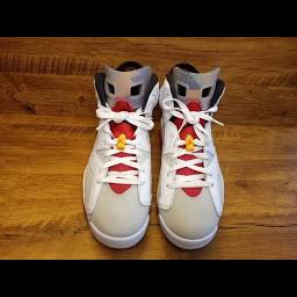 Size 10 “Hare” Jordan Retro 6’a. - Picture 2 of 2